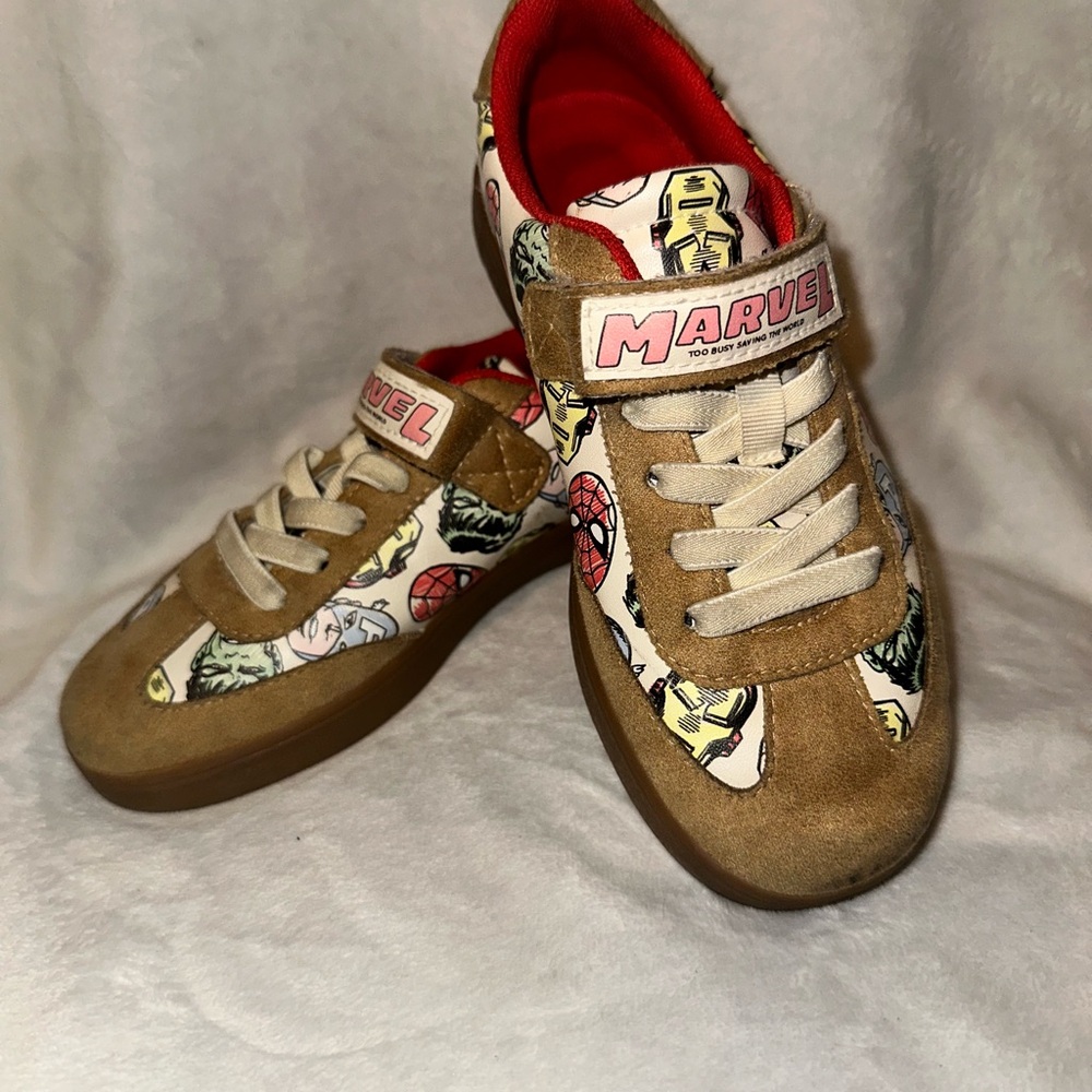 Marvel Kids Sneakers with Brown and Red Design